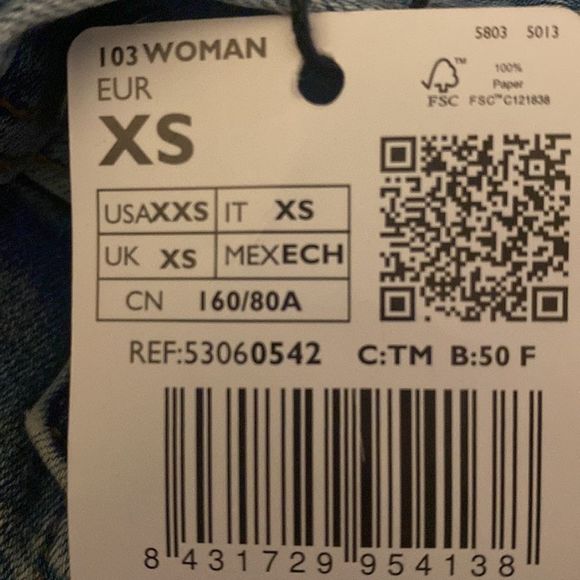 Pocketed denim jacket - Picture 10 of 10